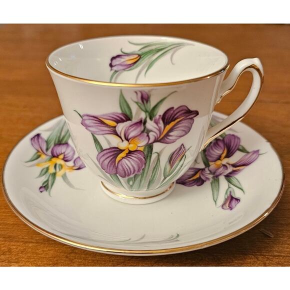 Royal Duchess Iris Teacup and Saucer Bone China Made in England 1977 (Gg285) - Picture 3 of 10